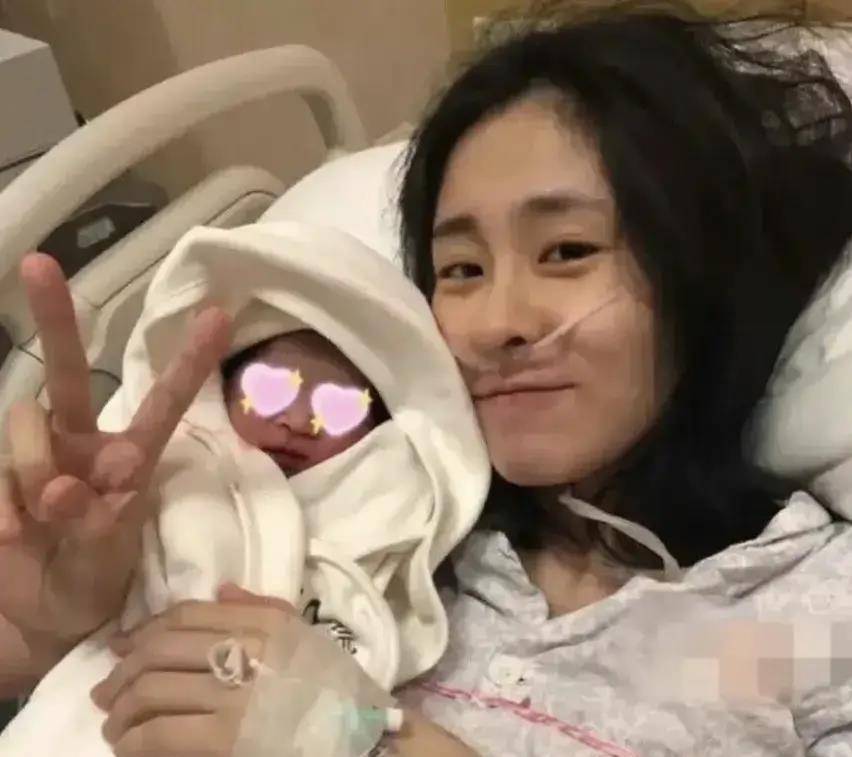 原创梁洛施首次回应，7字形容和李泽楷关系，即使再选一次，也不后悔