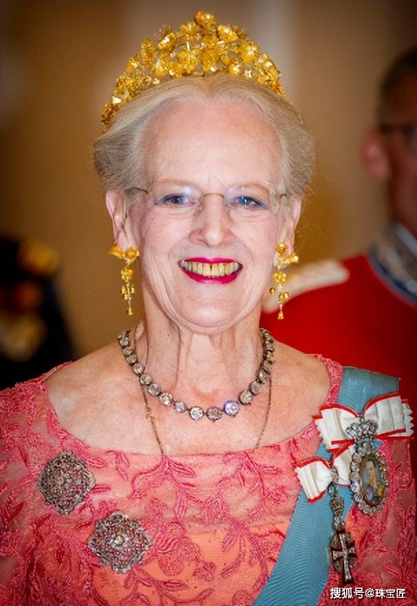 世界上最后一位女王退位!78岁为自己设计棺材超长待机52年成行走的珠宝箱开云网站 Kaiyun(图60)