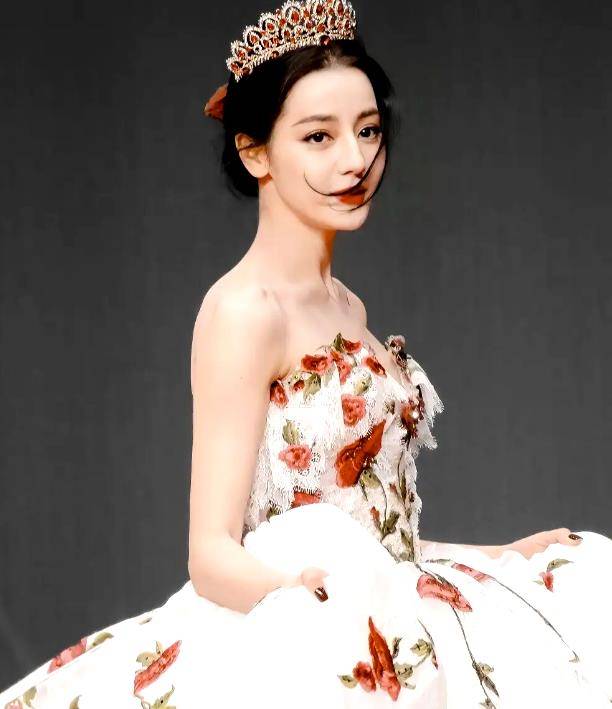 新疆盛产美女，8位异域风情女星，个个貌美如花，浓颜系太惊艳