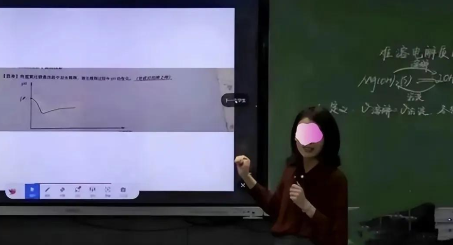 原创上海出轨张老师大量美照曝光，肤白貌美大长腿，哪个高中生能顶住？