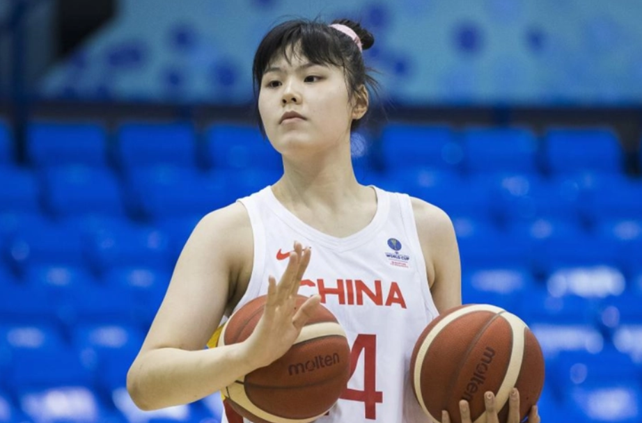 女篮五大绝美国手：赵爽第1李梦落选 李月汝成2米颜值霸！