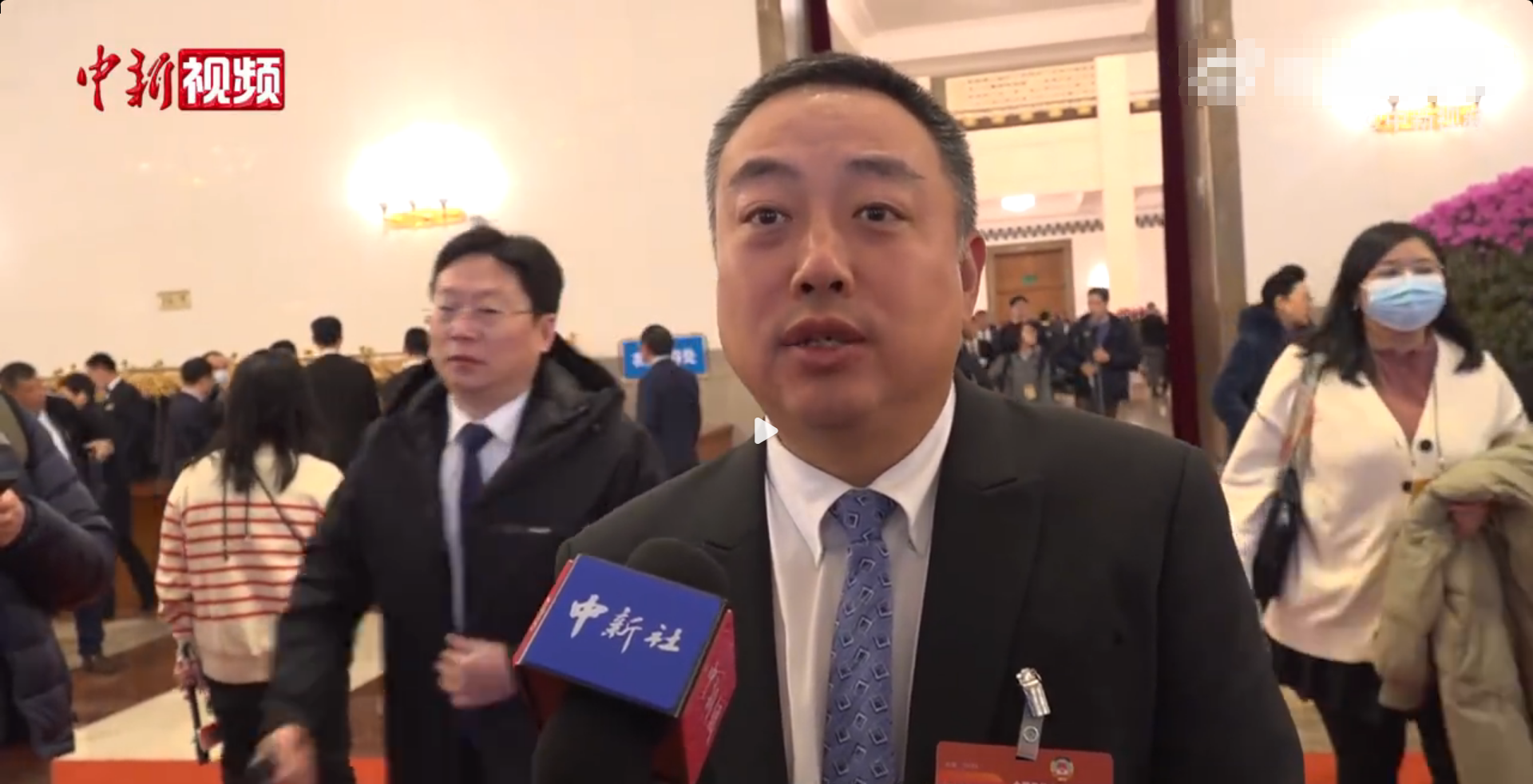 全国政协委员刘国梁：今年提案内容主要围绕国球进校园、公园展开_中新社_中国乒协_两会
