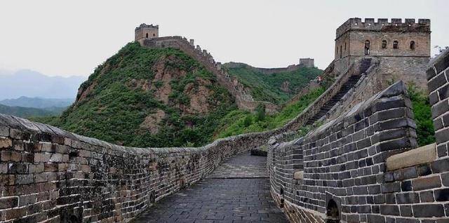 秦始皇修筑万里长城不是为了抵御匈奴而是因为骗子的一句谎话？