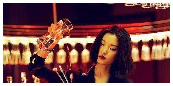 《摆渡人》票房接近三亿，超越成龙《铁道飞虎》，谁是新贵？