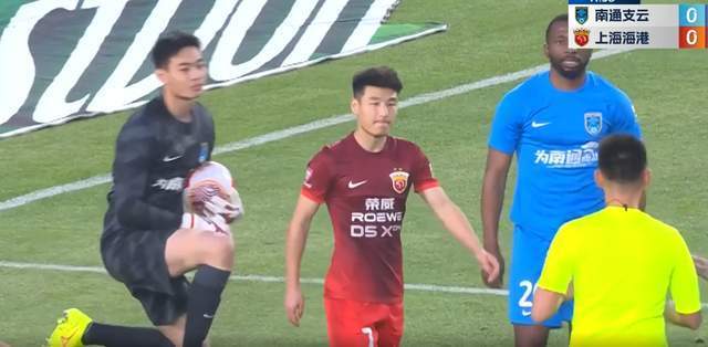 中超3-0！武磊造点梅开二度微微一笑，创下近12年中超历史纪录