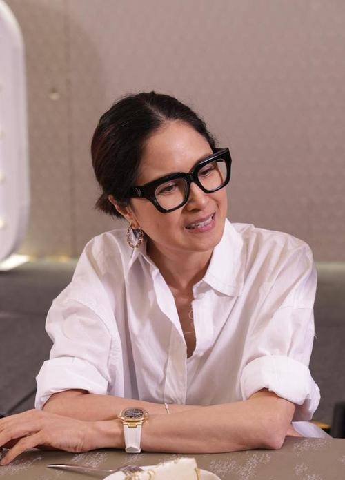 原创颜值崩了，59岁未婚，被情重伤？邵美琪大把男人追的快乐你不懂