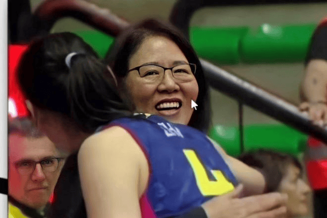 决胜局大逆转，意甲女排决赛朱婷16分，郎平送上大大拥抱！