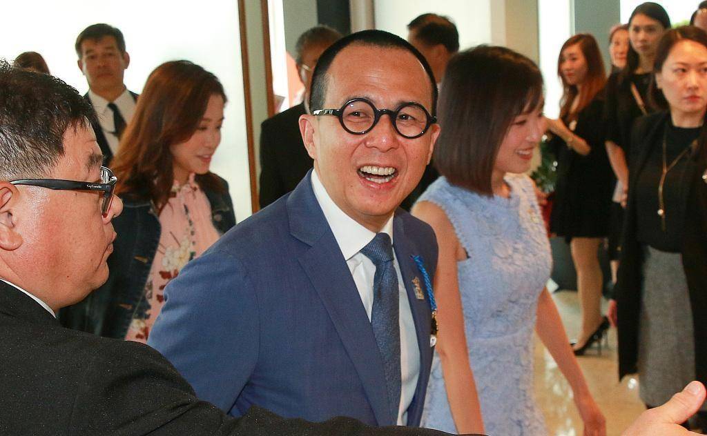 原创郭嘉文和李泽楷相恋5年，却等不来一纸婚书，她靠什么维系感情