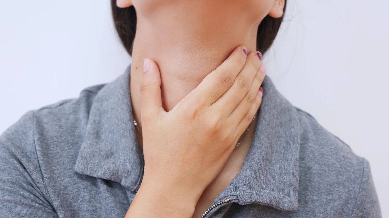 喉咙不舒服，总有异物感，或是这3个原因，需关注咽喉健康