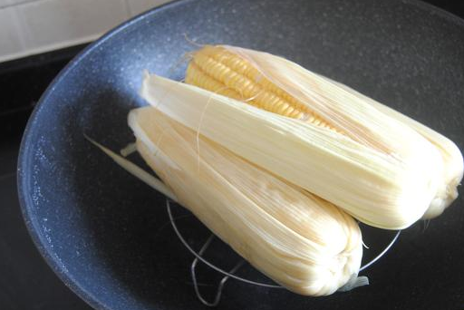 以前煮玉米的方法都错了，这样煮出来的玉米才又香又甜，不学亏了