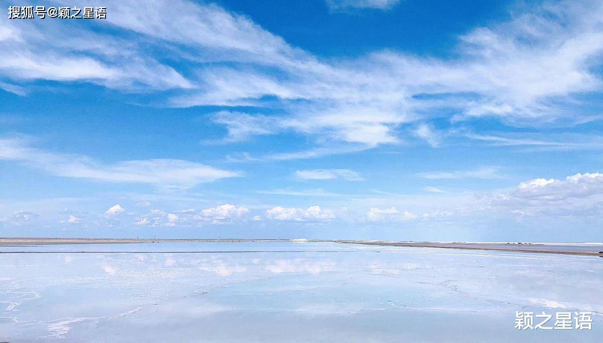 新疆也有盐湖和天空之镜，幻彩湖更绚烂
