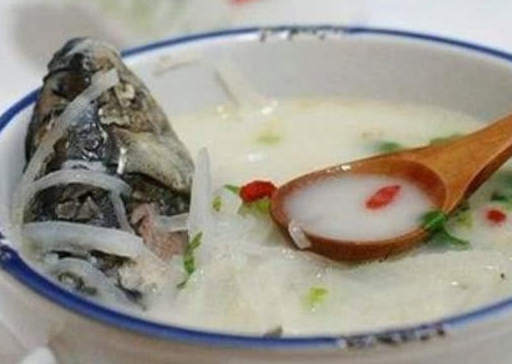 在家炖的鱼汤为什么汤不白？原因是少了这一步，不懂就亏大了！