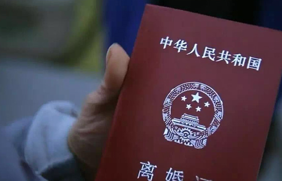 原创 《穿过大半个中国去睡你》的余秀华,正在摇摇晃晃的寻找爱情-余秀华的诗《穿过大半个中国去睡你》解读