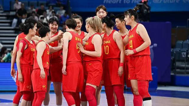 中国女篮落选名单揭晓，三球员遗憾出局，李梦表达深切遗憾