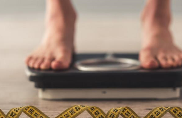 每次称体重都觉得自己胖了？科学证明：称重的时间不对！