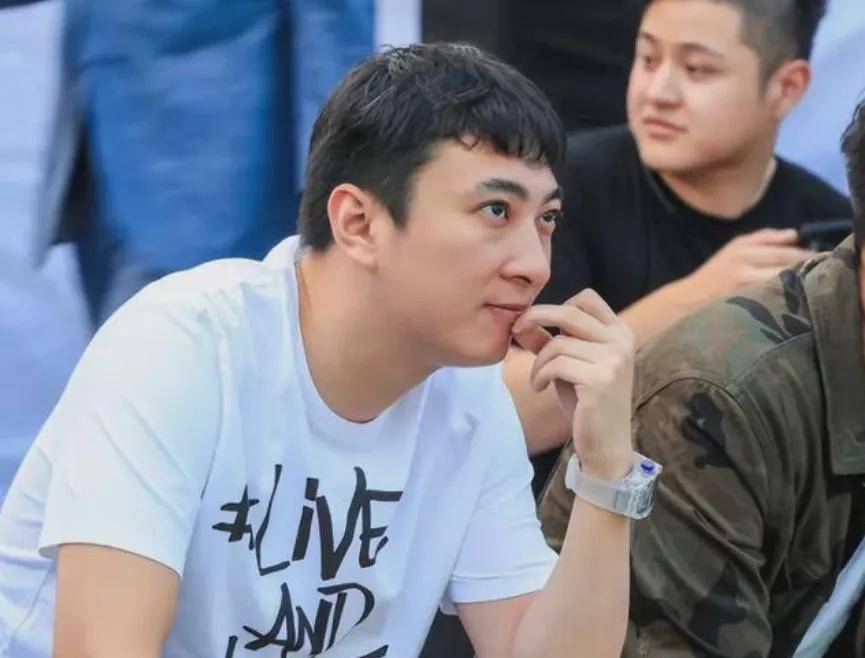 原创王健林1408亿资产重回富豪榜前10!卖16个万达广场东山再起,儿子却陷私生子风波