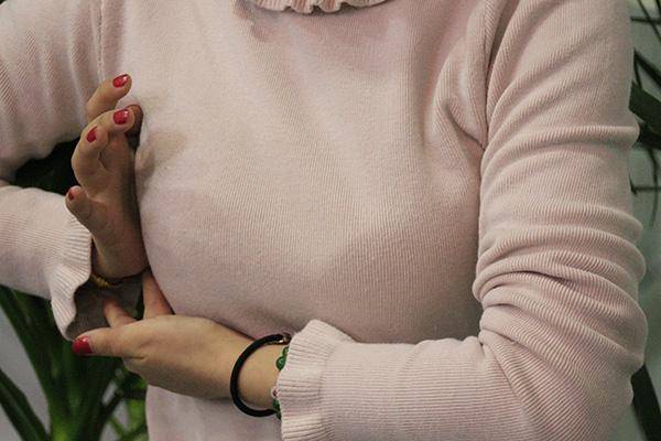 女人的胸部大小，由什么来决定？揉一揉真的能变大吗？