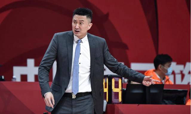 悬念升级！杜锋或离队广东宏远新赛季挑战难题