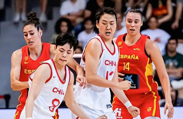 中国女篮遭西班牙惨败，三分球表现令人失望