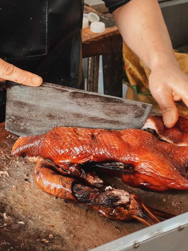 没有一只鸭子可以走出城外！红皮烤鸭，安徽芜湖美食之瑰宝