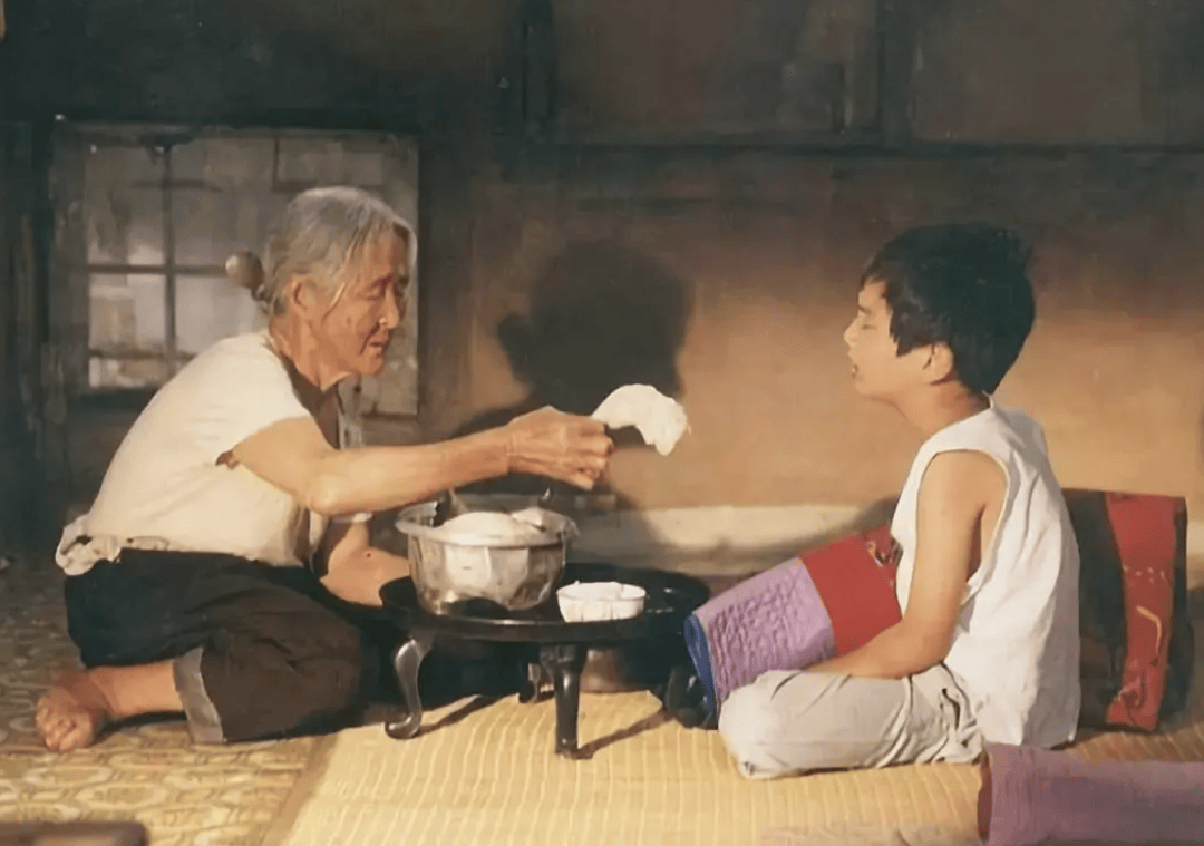 梦回往昔，姥姥的泪水与藏钱之谜，一场关于亲情与记忆的梦境解析