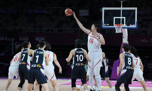 中国女篮U18以18分优势胜出，张子宇表现抢眼，韩国主帅无奈