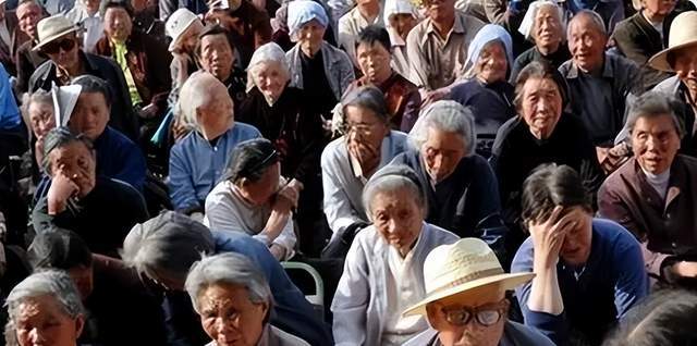 原创日本如今真实生活大不如前，月薪3万却不敢买瓜果蔬菜，真扎心