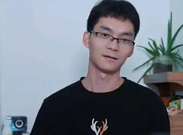 16次高考的唐尚珺称明年不考了，想尽快上岸，称不提倡复读，承认走了弯路！