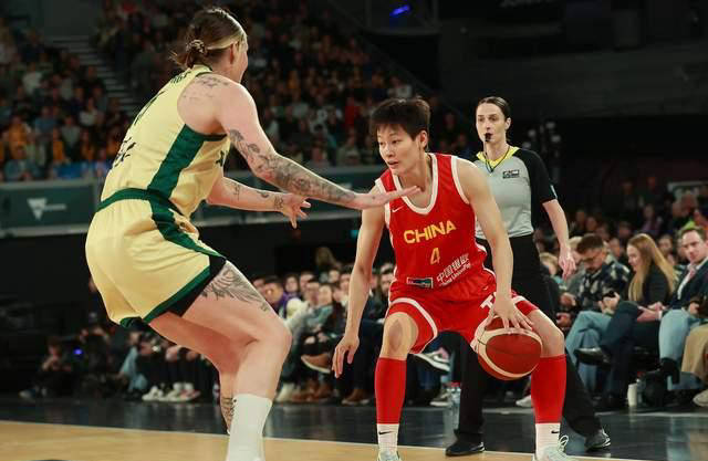 28分惨败！中国女篮再度失利，热身赛10战8败，巴黎奥运前景黯淡