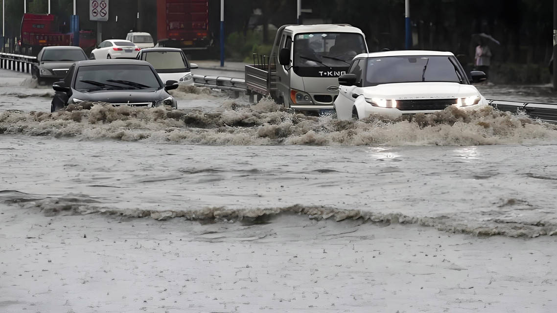 别信!江苏一地暴雨路面无法通行”是假消息