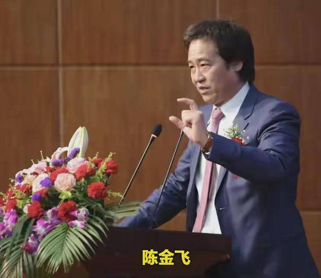 原创刘亦菲37岁仍频陷争议，难道她终究还是难逃“干爹”陈金飞？