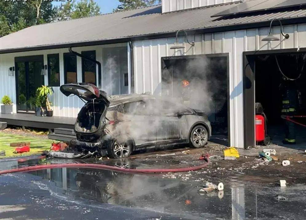 韩国奔驰电动汽车起火，电池供应商被“供出”