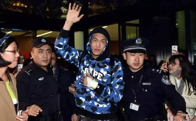 原创贺天举解密与四川恩怨始末原因，郭艾伦背锅到离开辽篮的夜晚
