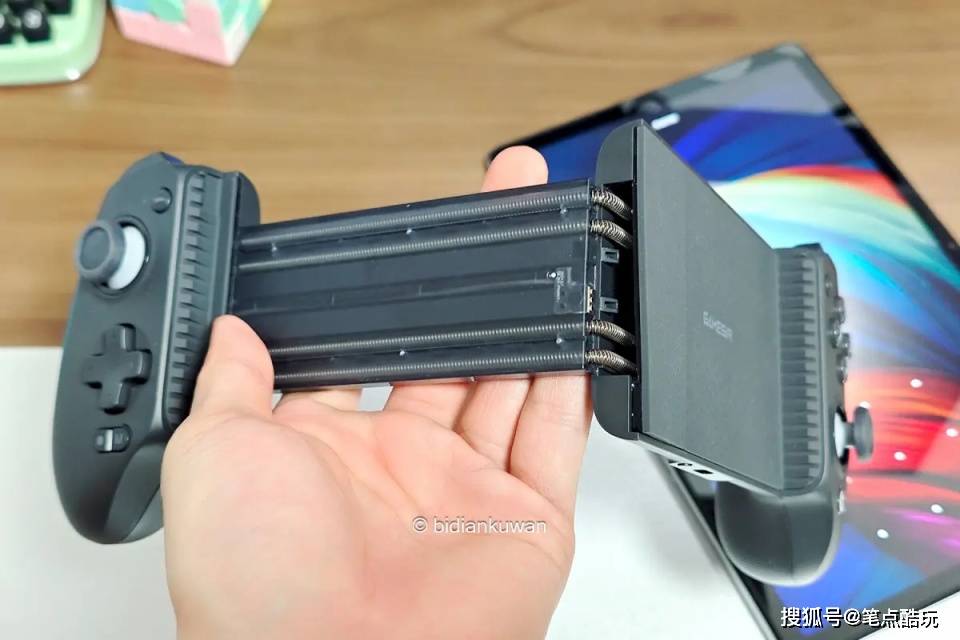 我愿称之为游戏手柄天花板，盖世小鸡G8+射手座上手体验