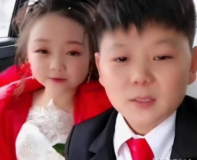 成都的袖珍美女：32岁长得像10岁，2019年嫁袖珍老公，后来怎样？