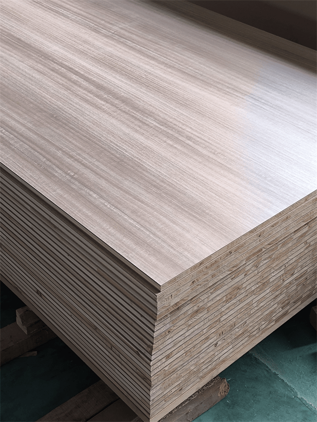 防潮小能手丨桥牌桉木多层板,轻松应对潮湿天气