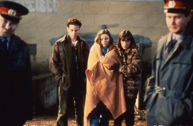 4、《无声言证》导演: 安东尼·威勒主演: 马丽娜·祖金娜 / 菲·雷普利 / 艾