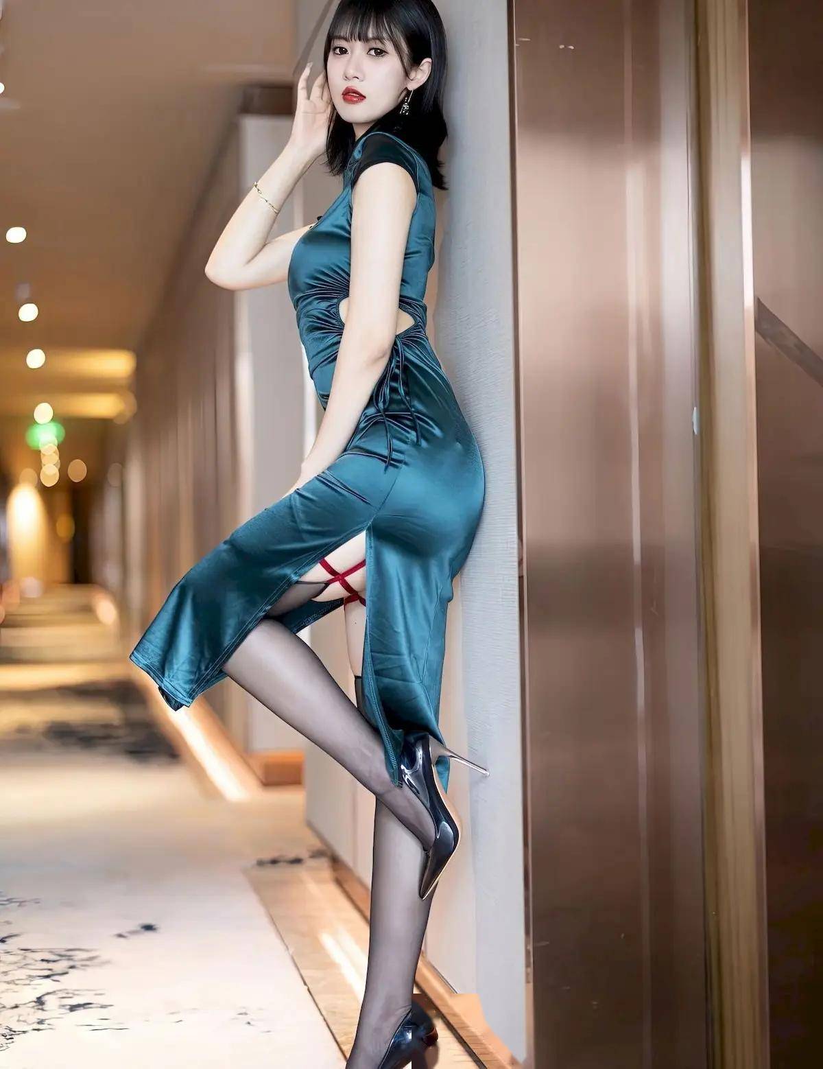 性感妖娆好身材!这谁顶得住!丰腴美貌女神的写真,让你为她的魅力而着迷!