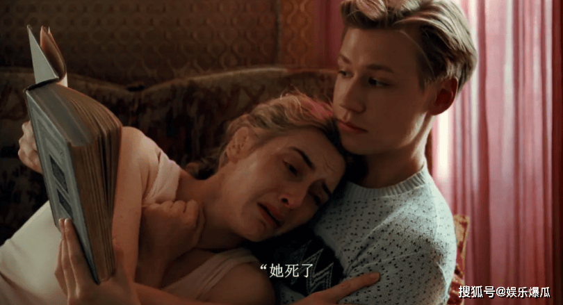 夜间一个人观看的电影