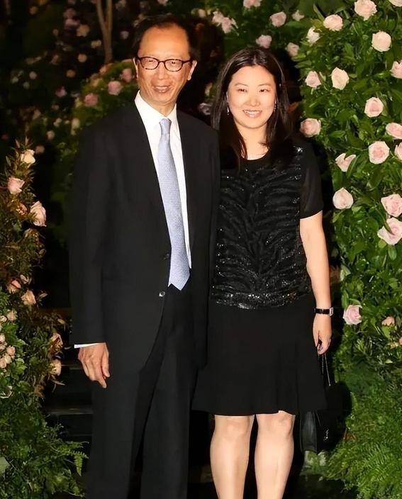 伏明霞欲撮合女儿和潘展乐，被曝与富豪离婚净身出户，如今要子女强强联合？