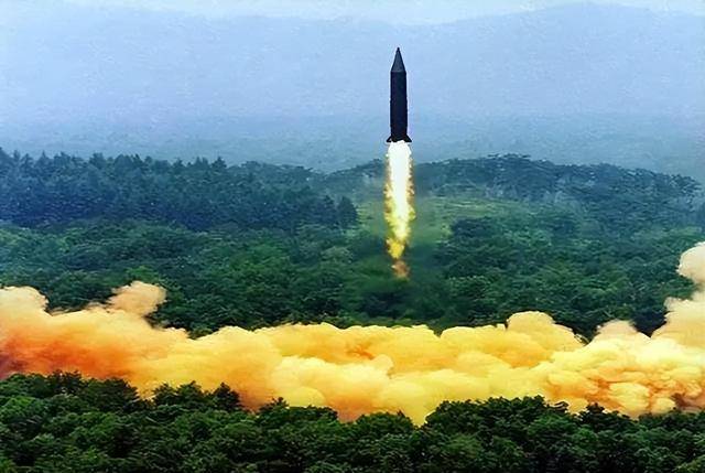 中国火箭军展现威慑力，东风-26导弹展露锋芒，美国该认清现实？