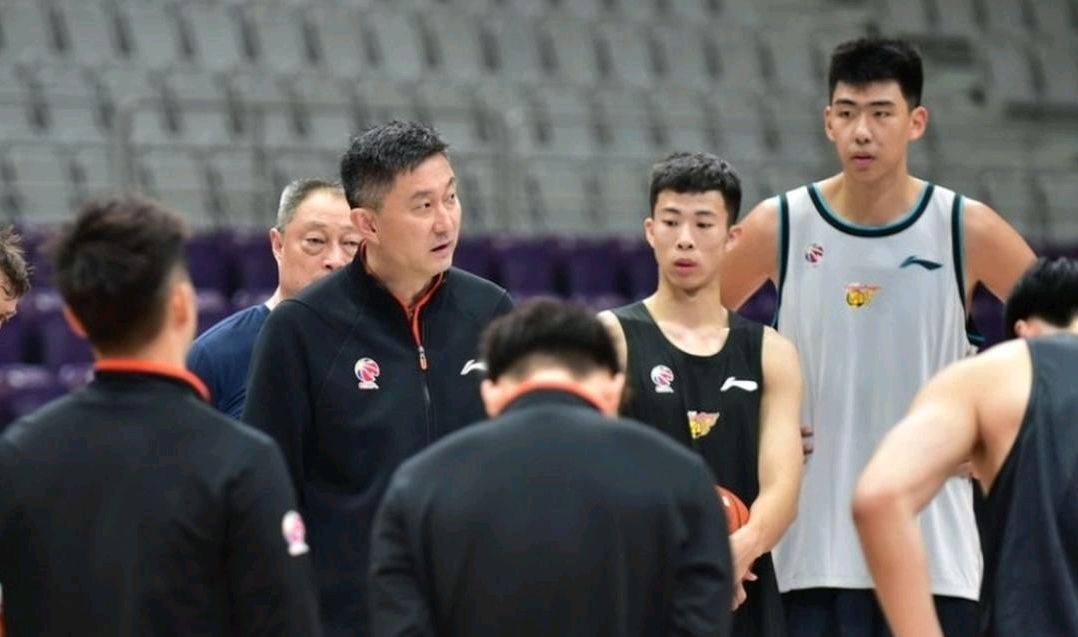 广东男篮大手笔签约！NBA状元降临，年薪高得离谱，有球队欲截胡