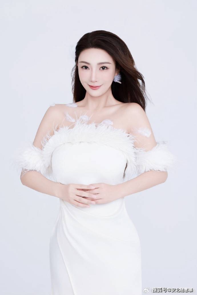 原创            王李丹妮穿瑜伽裤，适合什么运动？