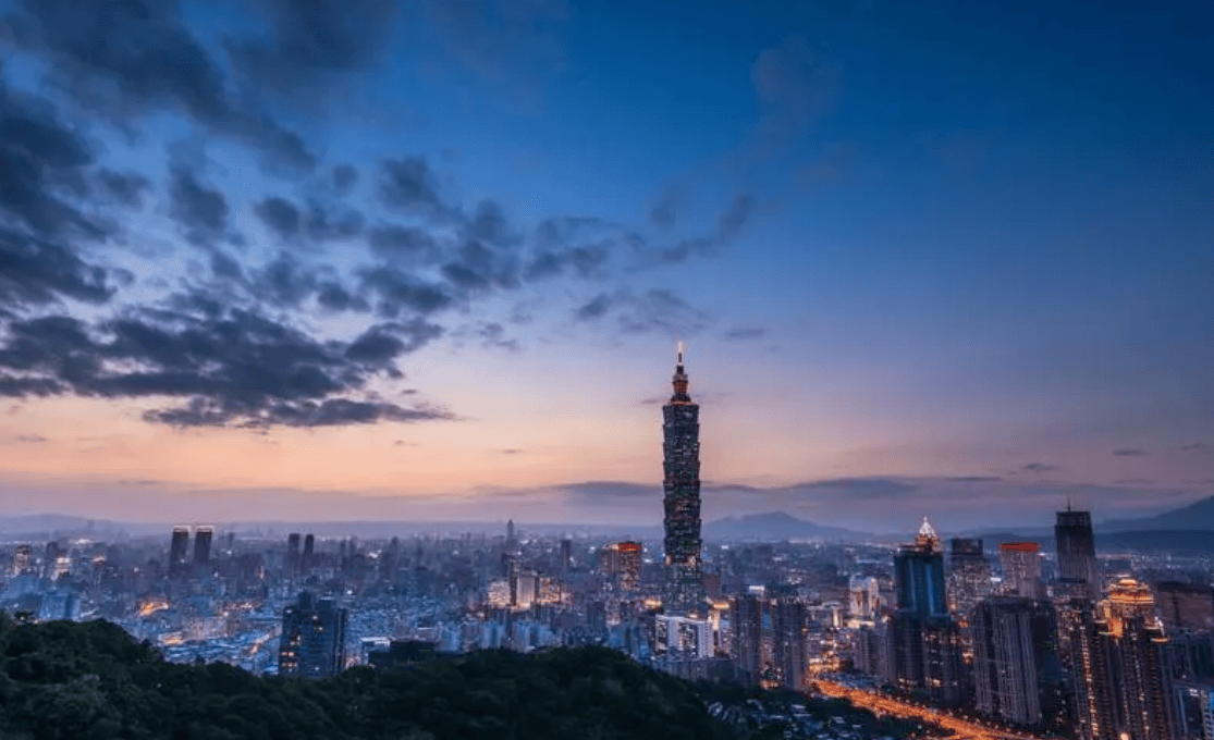 “两岸统一”加速！岛内爆发抗议，紧急时刻，美国人“立大功”