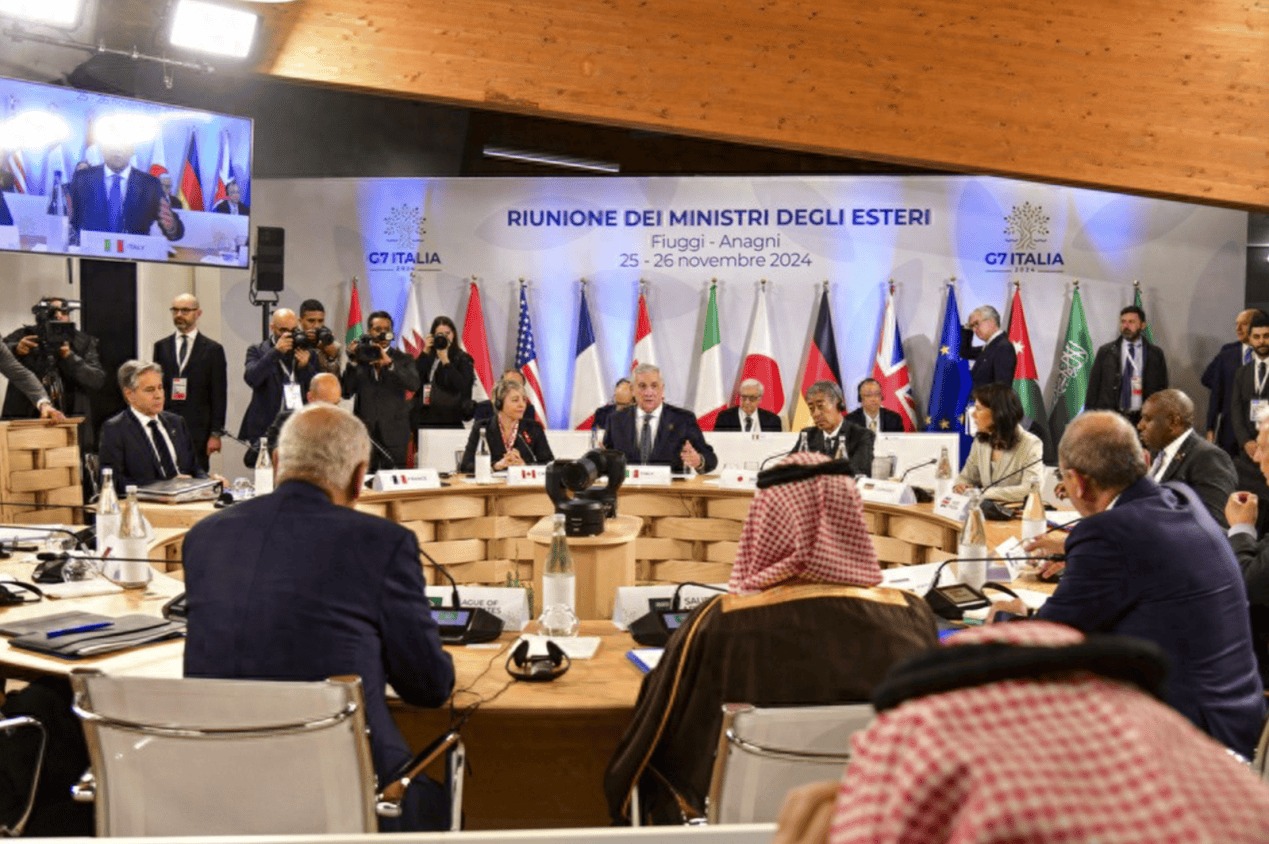 7国发起总攻，誓要让中国付出代价？马克龙：绝不与中国为敌