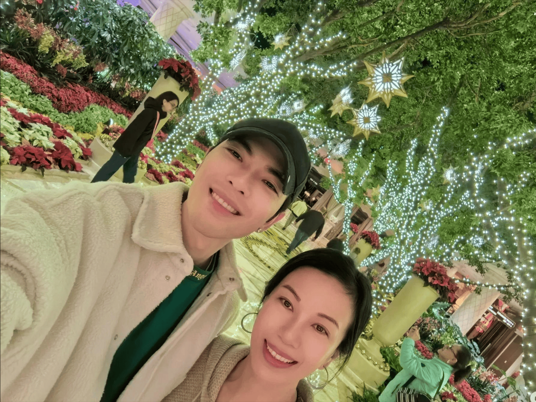 原创            萧敬腾夫妇坐私人飞机去美国演出，在异国他乡两人诠释什么叫做爱
