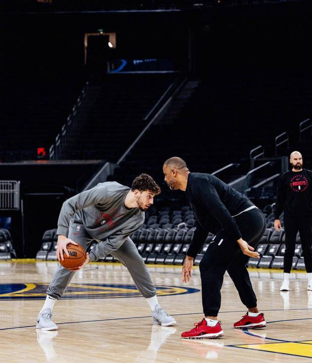 NBA疯狂一夜！火箭3人被罚10万湖人遭遇打击莱昂纳德复出消息传来