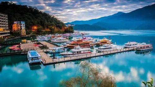 38辆坦克已抵达台海，中方果断下令动手！紧要关头，特朗普对华说好话！