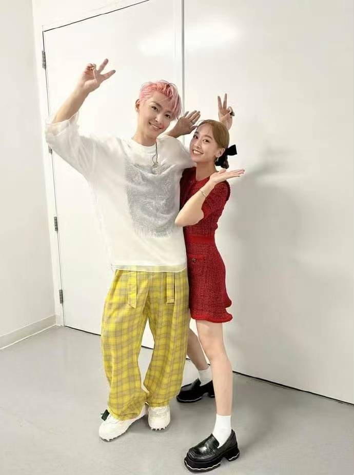 艺人鬼鬼官宣当妈，合作男星否认是孩子的父亲，表示没结婚_吴映洁_祝福_未婚