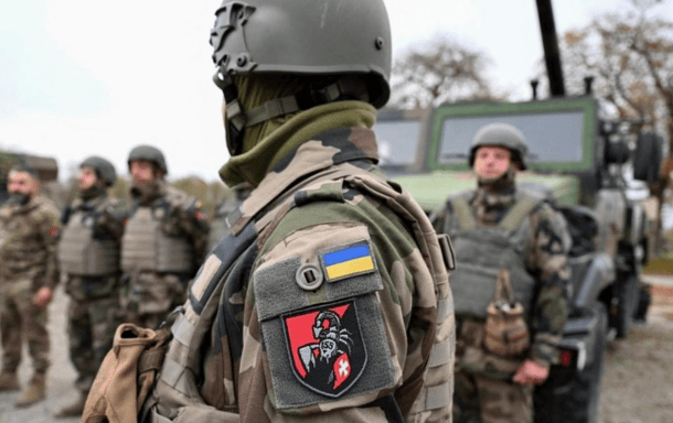 大结局终于要来了？压垮反俄联盟的稻草出现！马克龙向俄“举白旗”